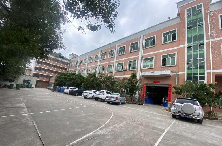 塘厦沙湖原房东直租标准3楼600平方，现成精装修，水电齐全！