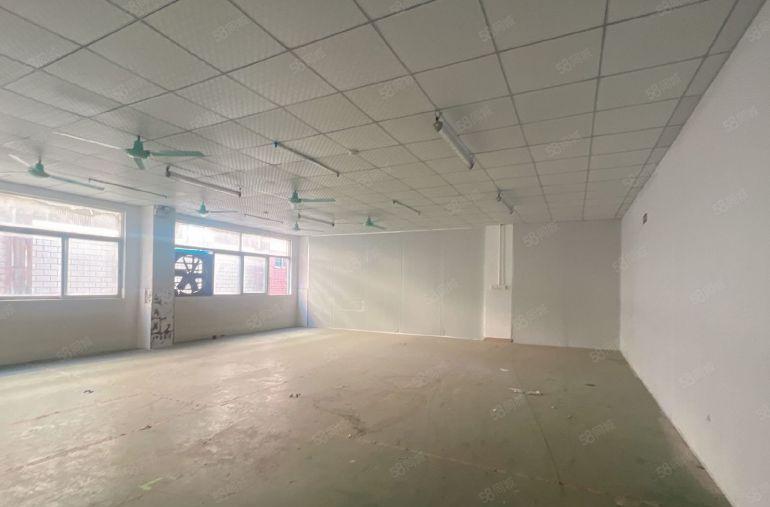 塘厦镇中心标准楼上1600平方，现成精装修，水电齐全！