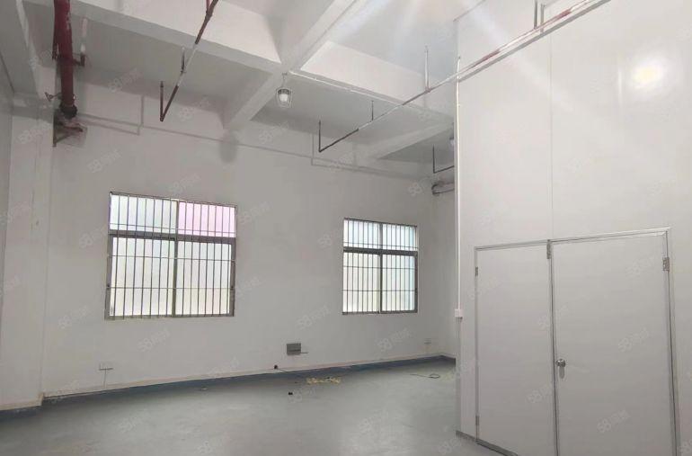 寮步缪边一楼750平方厂房出租现成装修水电齐全，大车进出方便