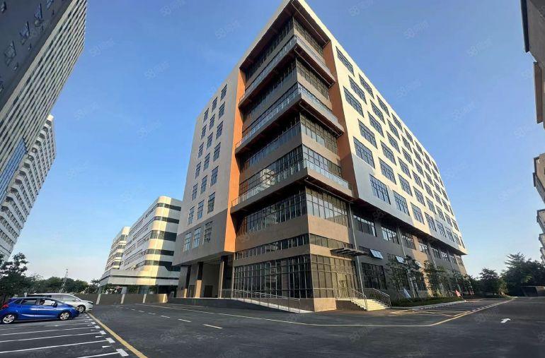 松山湖高标准重工32200平厂房出租5吨货梯承重1.5T