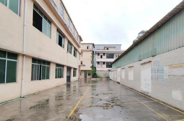 寮步刘屋巷独门独院3500平方厂房出租，现成装修，可办环评。