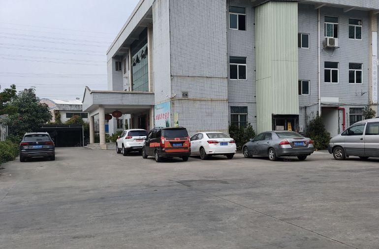 寮步岭厦即将空出二楼整层600平方，精装修，九成新