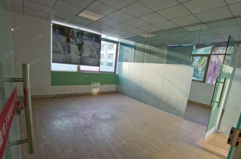 寮步挨东城新出一栋独立厂房出租2000平，形象位置佳，好招工