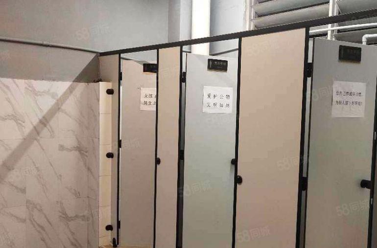 寮步岭厦即将空出二楼整层600平方，精装修，九成新