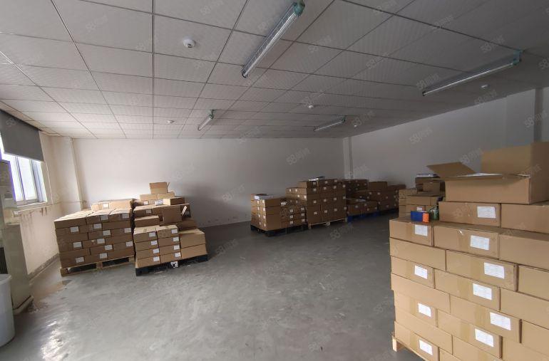 凤岗雁田3楼1350平厂房出租，精装修办公室，好招工