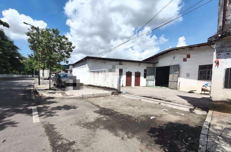 凤岗黄洞1300平独门独院钢构厂房出租 带水电办公室家私