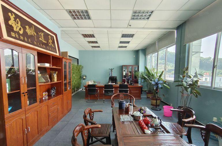 凤岗五联楼上1360平厂房出租低价16元豪华装修