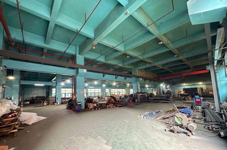 带航车出租高度6米一楼厂房面积2600平凤岗主道边上