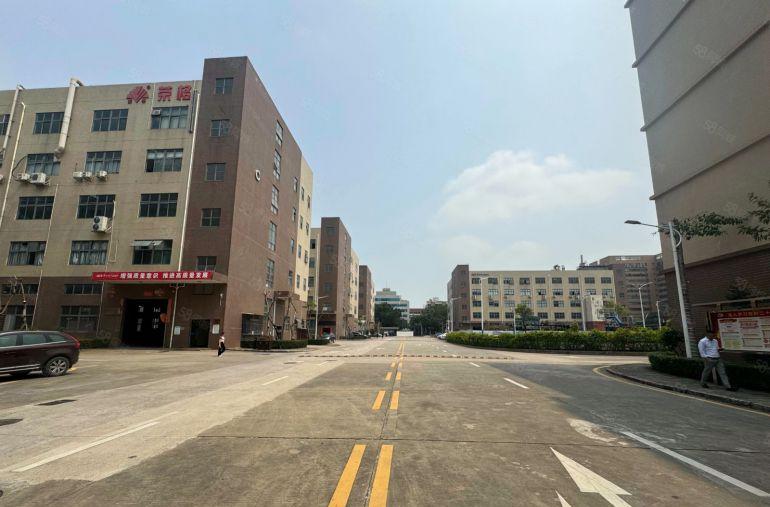 凤岗雁田工业园区红本厂房一楼1100平出租带行车精装修6米