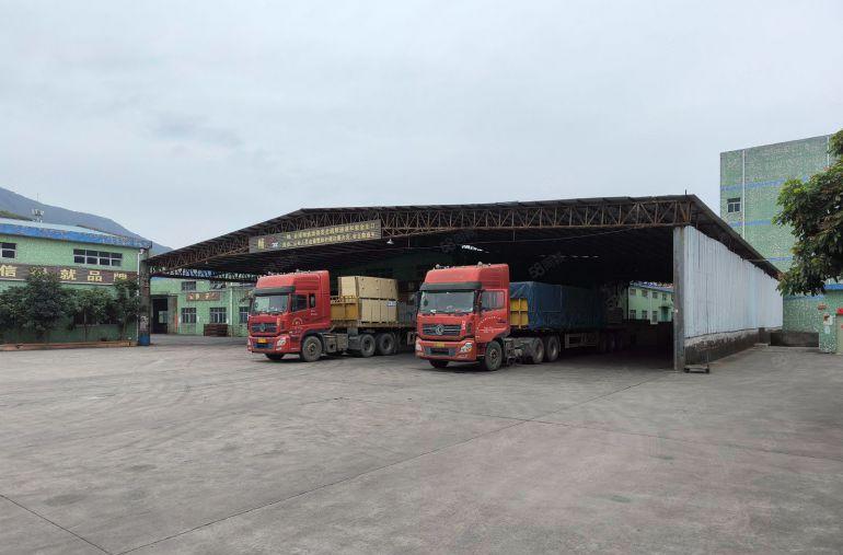 凤岗高速口独院钢构5000平厂房仓库出租，滴水8米水电齐全。