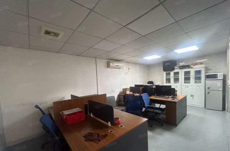 凤岗雁田一楼原房东模具注塑厂房低价出租空地大可装峰谷表