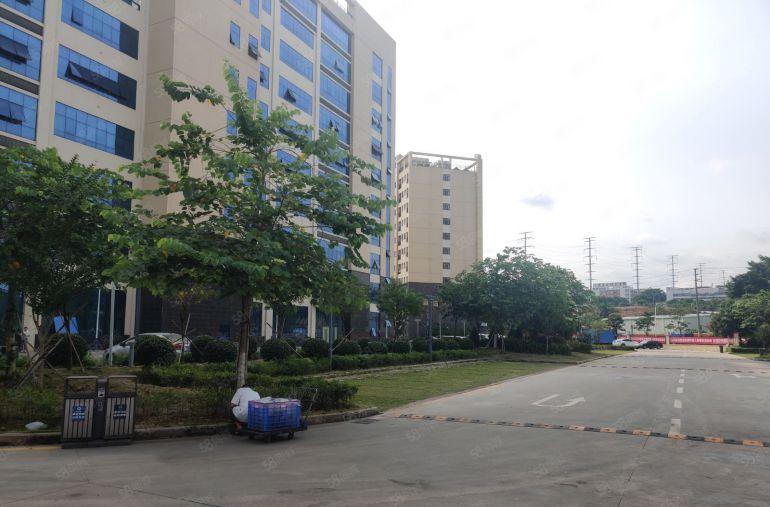 15块起凤岗形象超好全新园区一手房东8万平厂房出租，大小可分