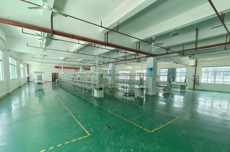 凤岗官井头原房东楼上2000平厂房出租现成装修带拉线