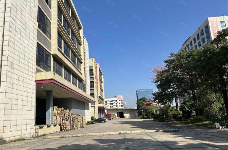 10元凤岗雁田一房东楼上一整层6000平实际面积厂房仓库出租