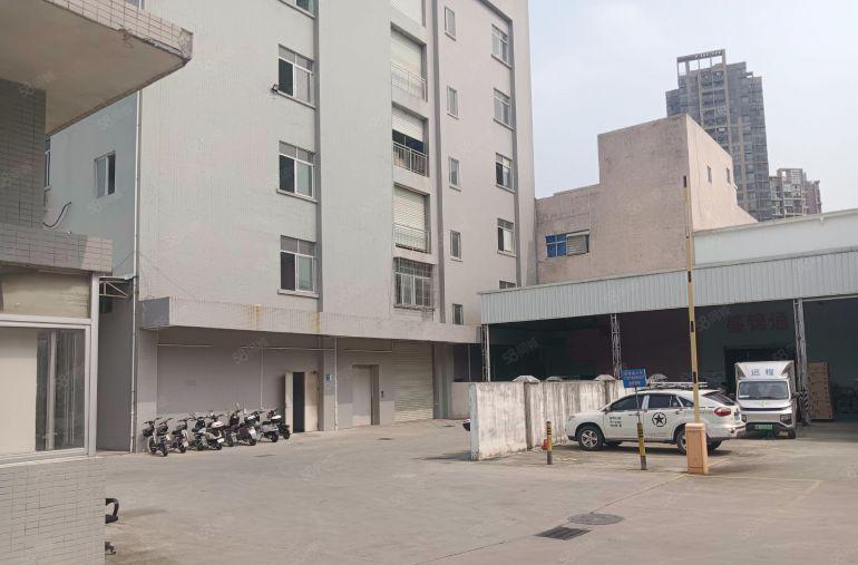 凤岗天堂围新出原房东标准厂房四楼1000平出租，带办公室装修