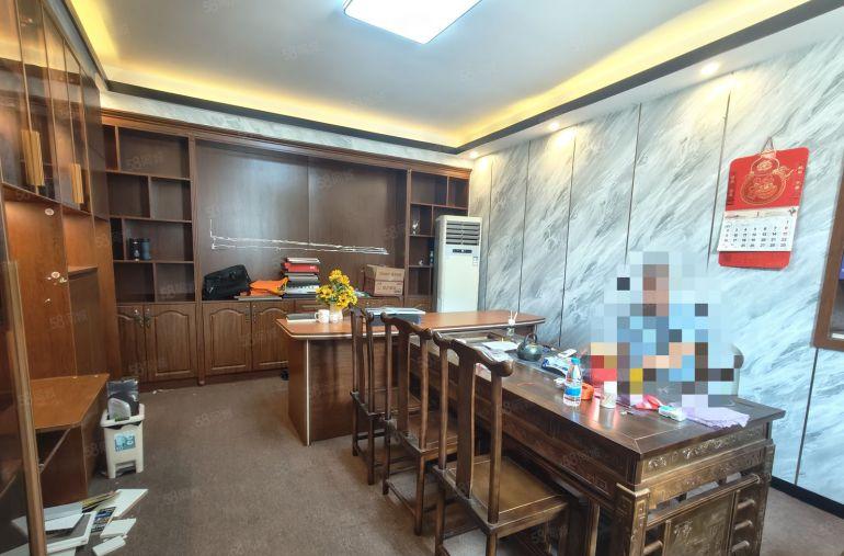 凤岗黄洞1300平独门独院钢构厂房出租 带水电办公室家私