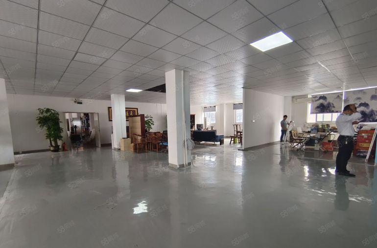 凤岗雁田3楼1350平厂房出租，精装修办公室，好招工