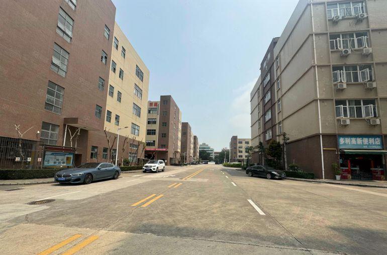 凤岗雁田工业园区红本厂房一楼1100平出租带行车精装修6米