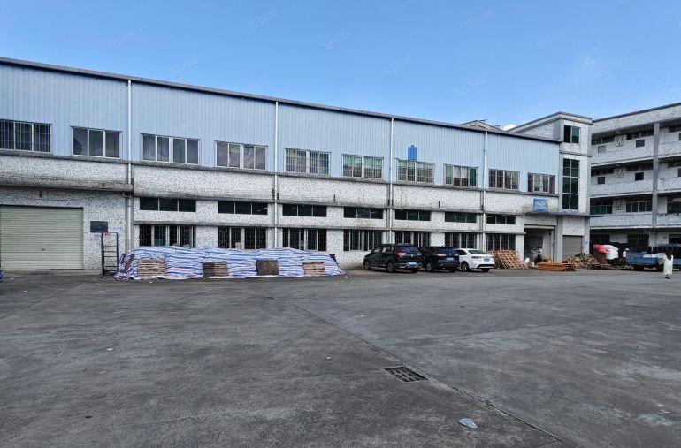 万江莫屋新出1600平米标准一楼厂房出租，有现成办公室