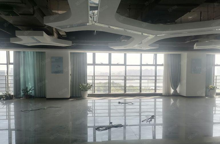 松山湖精装修写字楼出租！现成办公室隔间，水电齐全，可申请补贴