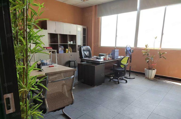 黄江镇中心楼上1500平实际面积出租，现成豪华装修，低价出租