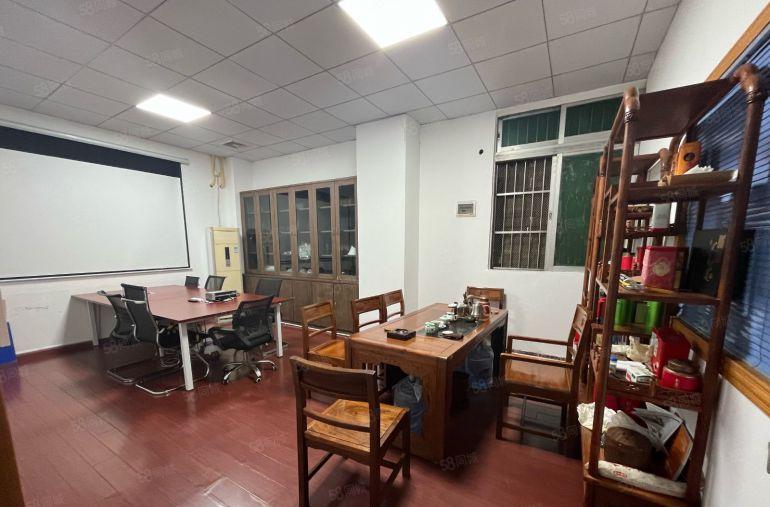 大岭山原房东二楼1500平厂房出租适合注塑模具