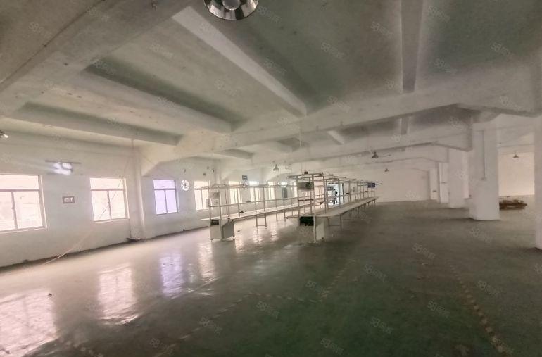 低价出租三楼600平，一口价7000块，现成装修办公室。