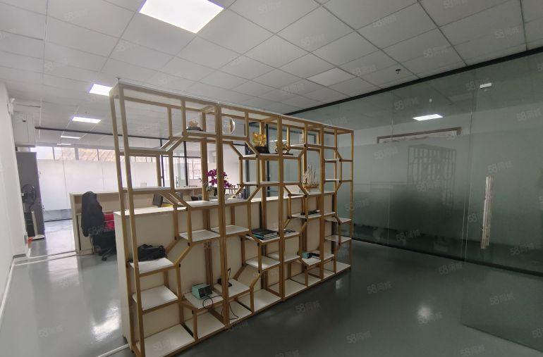 清溪新出楼上960平精装修厂房出租，现成办公室地坪漆水电全