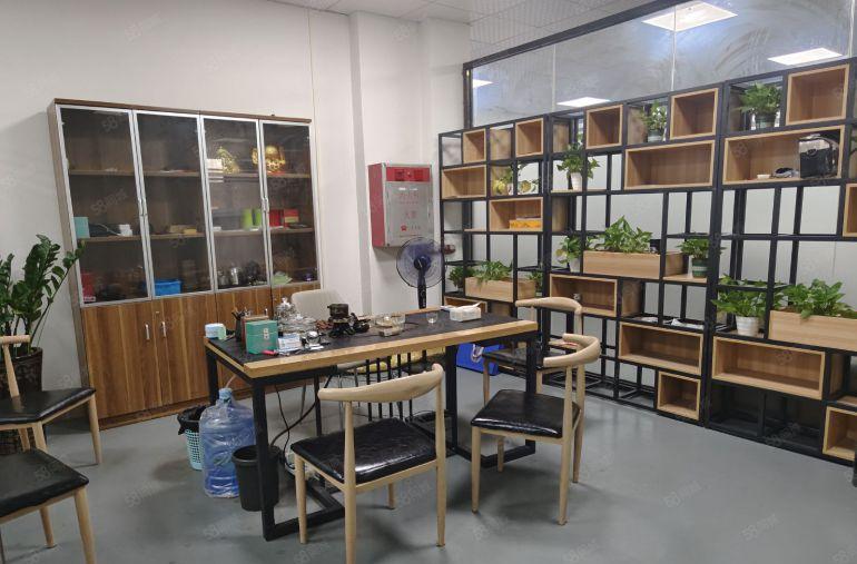 三中村楼上690平精装修厂房出租，现成水电办公室，好招工