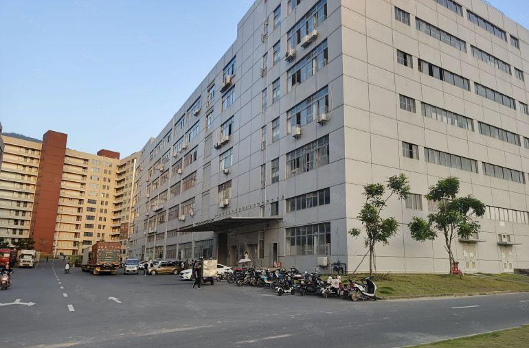 清溪新出楼上960平精装修厂房出租，现成办公室地坪漆水电全