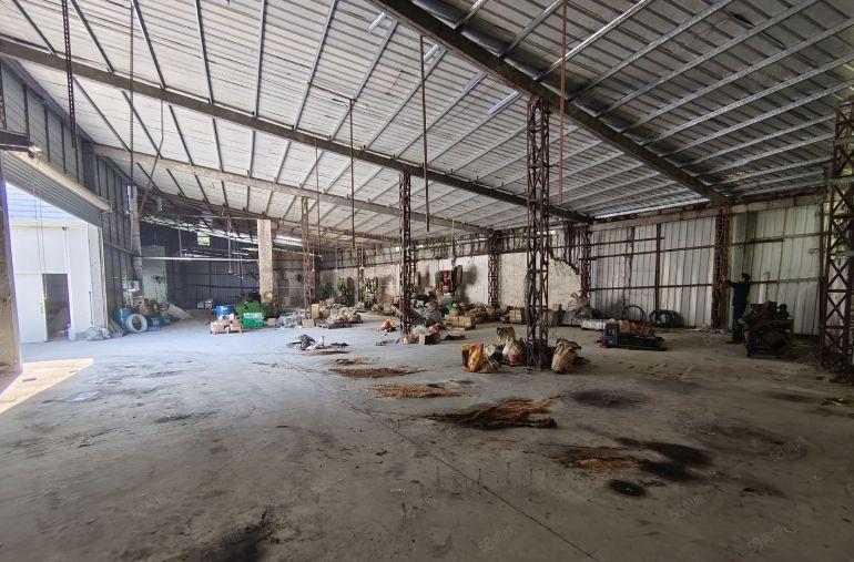 清溪林场主干道边小独院1300平，带装修办公室，厨房，宿舍