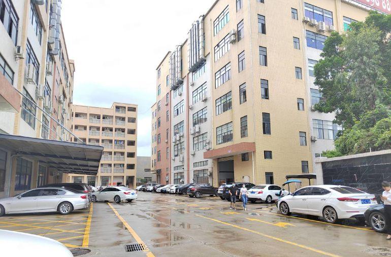 清溪三中新出一楼1500平低价出租带现成办公室，采光好