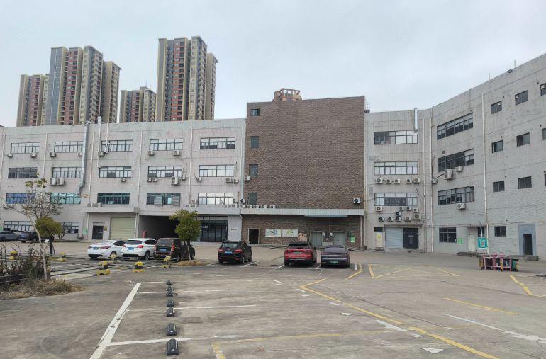 清溪原房东带精装修一二楼各2000平，200平起分租水电齐全