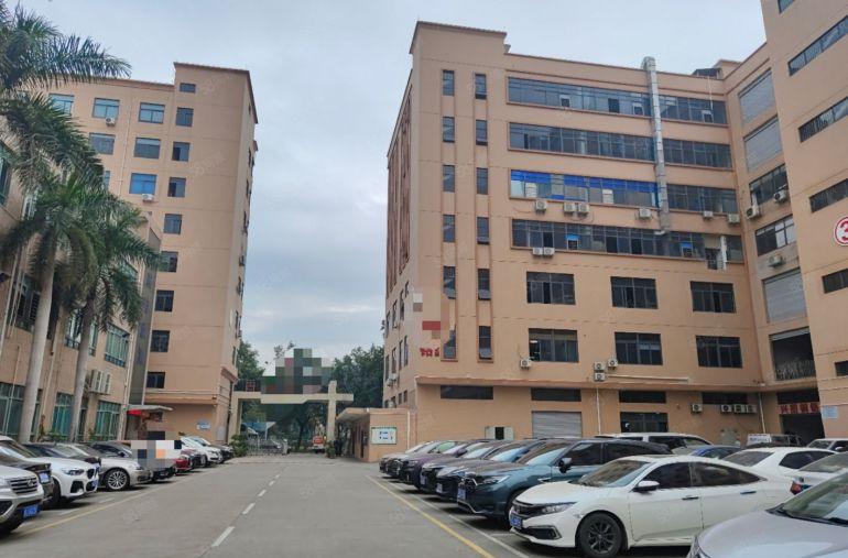 三中村楼上690平精装修厂房出租，现成水电办公室，好招工