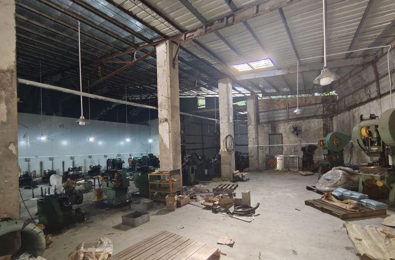 清溪林场主干道边小独院1300平，带装修办公室，厨房，宿舍