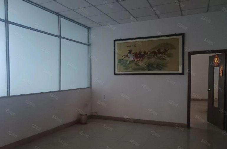 桥头镇原房东分租一楼1300平方，高度6米。现成航车，水电。