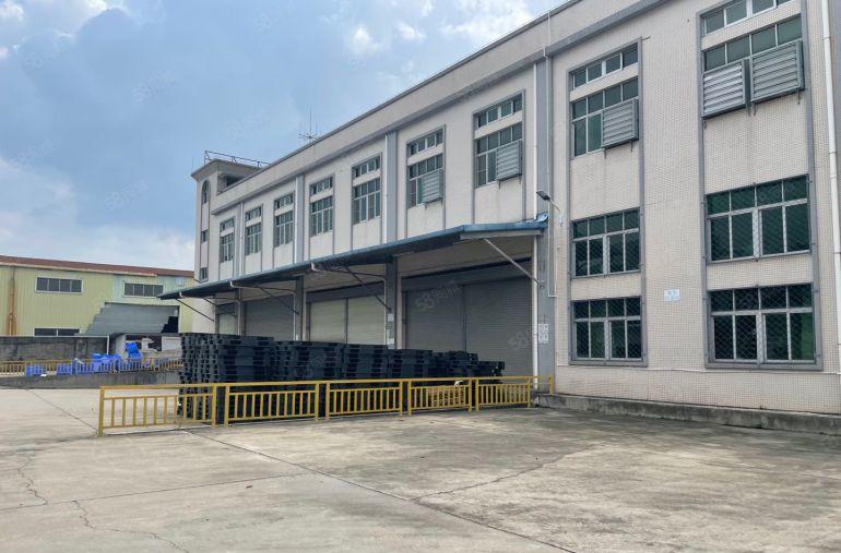 国有双证花园式厂房招租，两层加单一层总面积39000平米！