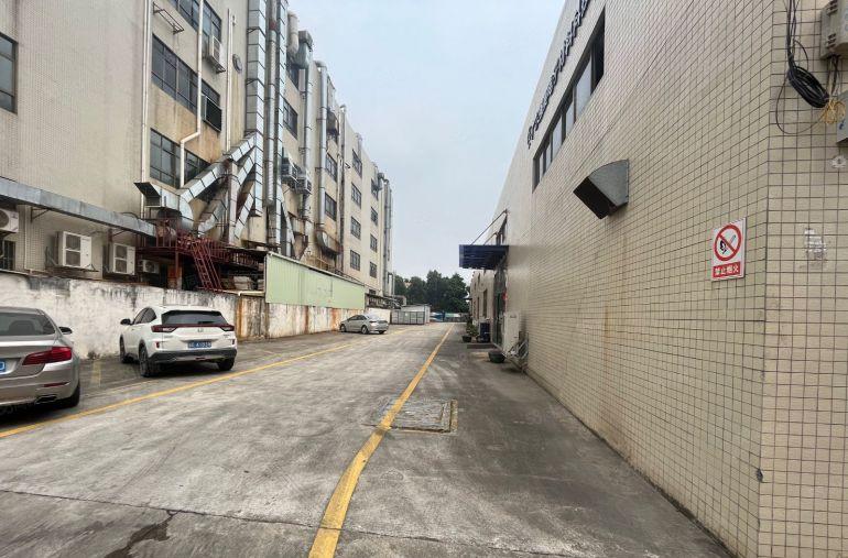 石排镇厂房出租，原房东砖墙到顶单一层2千平方价格便宜水电过户