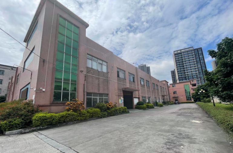 中堂北王路1600平标准厂房仓库出租，交通方便空地超大。