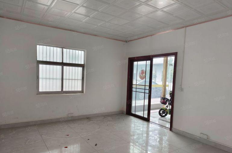 中堂 一楼 高12米带航车厂房出租，配置水电齐全，交通方便