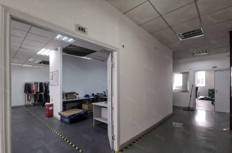 石岩料坑高速口厂房2000平，适合电子，组装，研发，可配宿舍