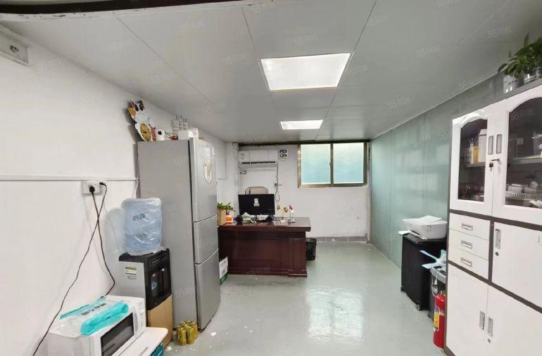 特价40元西乡固戍地铁口，一楼650平物流厂房出租，层高6米