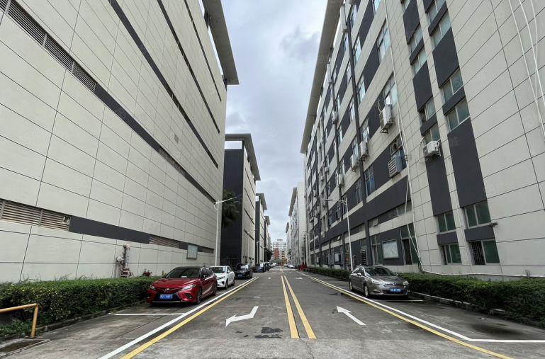 西乡厂房1000平精装办公室仓库出租地铁口实际面积出租原房东