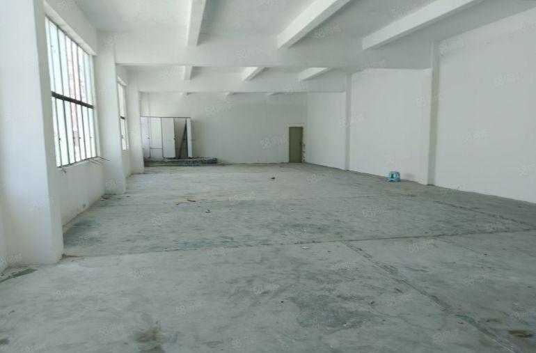 特价20元！西乡勒竹角工业区楼上半层650平，有货梯