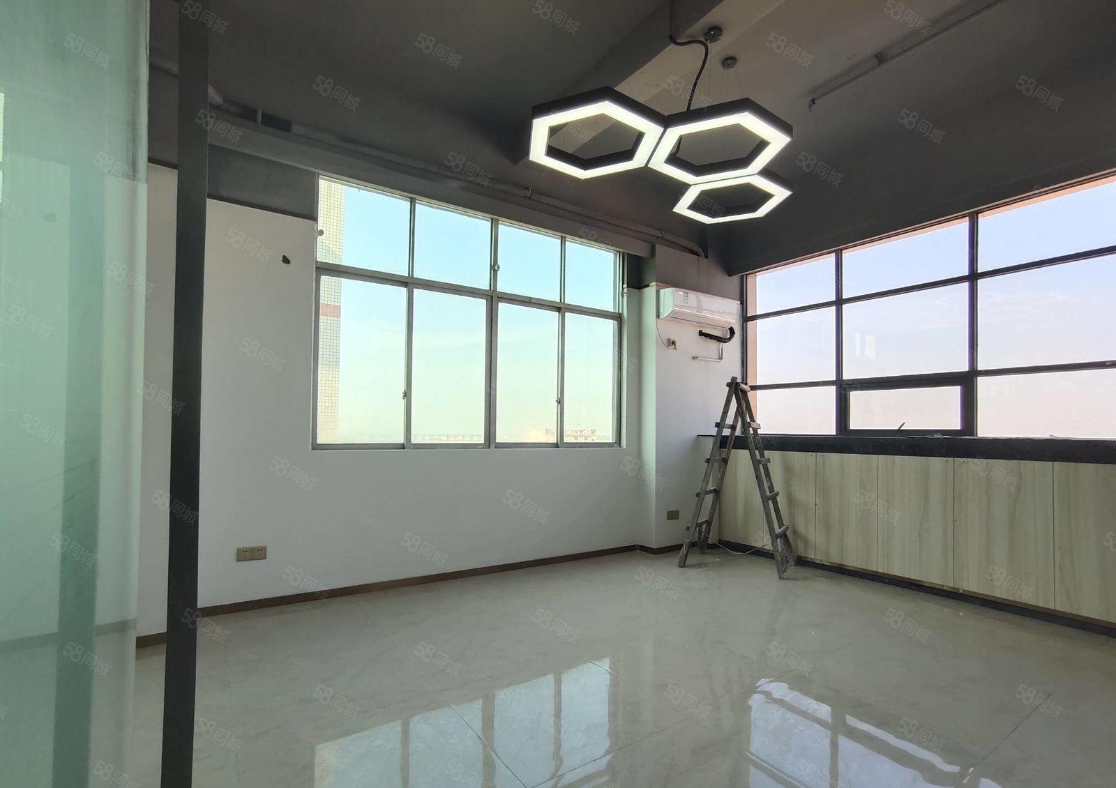 原房东直租！西乡220平办公室3加1格局，带空调，使用率8成