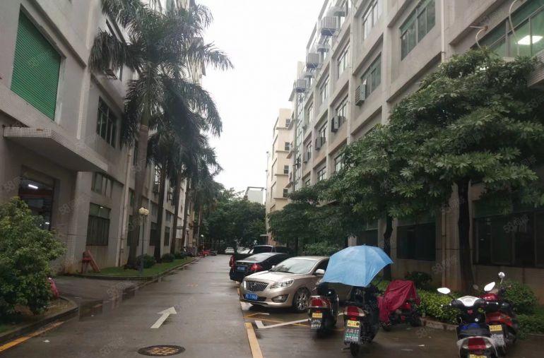 石岩新出原房东楼上860平方现有办公室装修