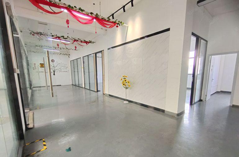 西乡固戍创意园，楼上带装修独立半层600平厂房出租，拎包入驻