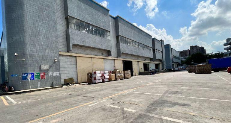 宝安福永500平地铁口单一层钢构厂房仓库空地全新地坪漆带货台