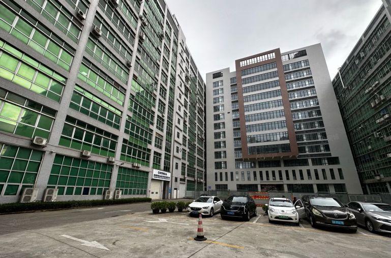 沙井重工业厂房出租2楼2000平米3吨电梯空地超大 大小分组