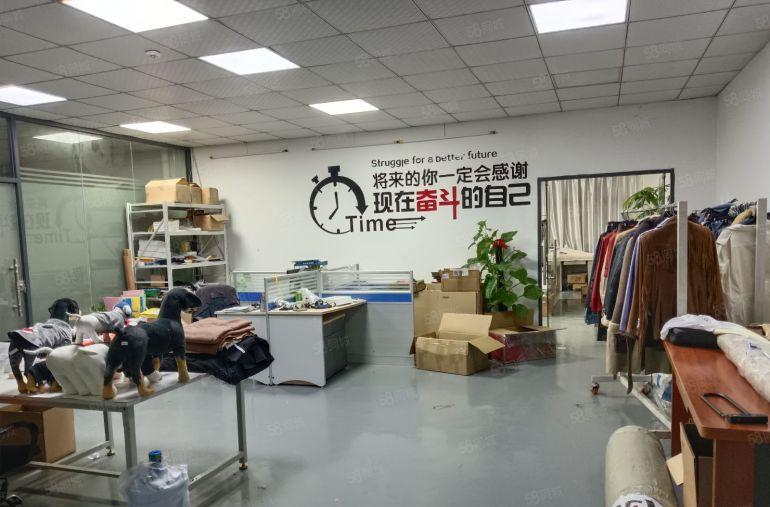 石岩新出2楼办公厂房300平米带装修出租，现成水电，两吨货梯